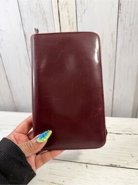 VTG Lanier, Men's Zip Travel Wallet / portfolio Burgundy Leather